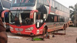 Un mecánico aplastado por un colectivo en Monte Vera permanece internado en el hospital Cullen: su estado es reservado.