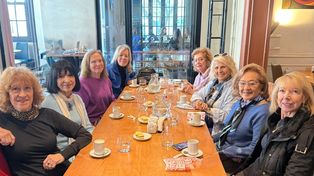 Mirta de Fussi y un grupo de sus alumnas festejaron el Día de la Amistad