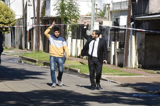 El fiscal de Homicidios Adrián Spelta llegó al lugar a los minutos de haber trascendido el ataque.&nbsp;