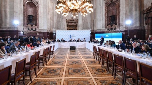 Ley de Bases en el Senado: el oficialismo obligado a patear el dictamen una semana más Ley de Bases en el Senado: el oficialismo obligado a patear el dictamen una semana más