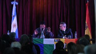 Evo Morales brindó una clase magistral en la sede de gobierno de la UNR. Agustín Rossi, titular de la AFI y referente de La Corriente, organizó y promocionó la charla.