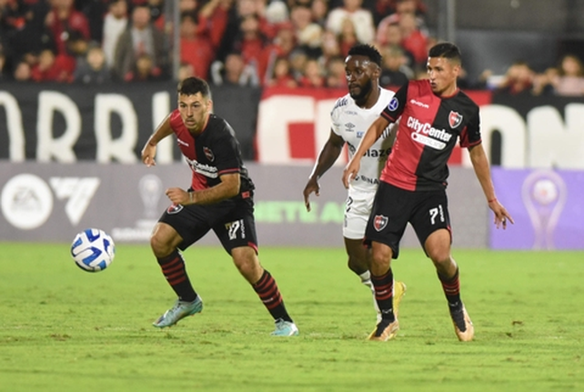 Newells le ganó 1 a 0 a Santos y es más puntero que nunca en su grupo