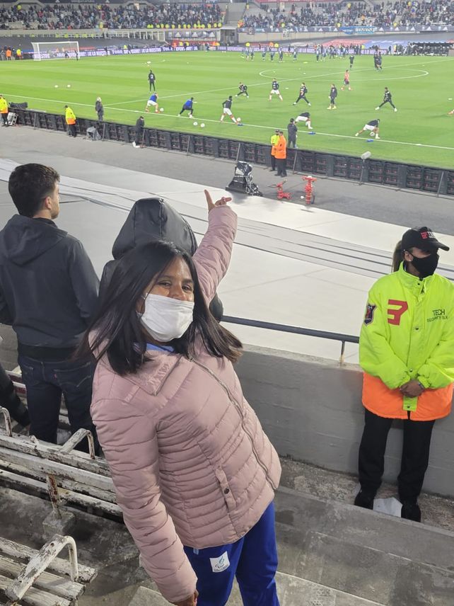 Yani Martínez cumplió el sueño de ver jugar a Leo Messi y tuvo su noche Monumental