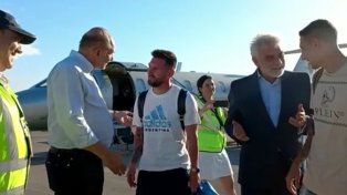 Perotti recibió a Messi y a Di María en su regreso a la provincia tras ser campeones del mundo
