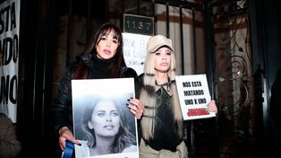 Pamela Sosa y Stefy Xipolitakis estuvieron presentes en la marcha contra Aníbal Lotocki.