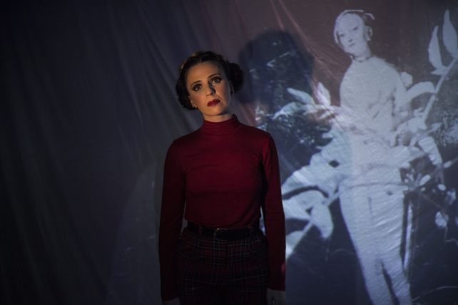Onírica (inPerfaz), una obra que conjuga teatro, artes plásticas y cine.