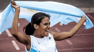 Martínez la rompió en Chile y ofreció esa sonrisa que ya es un clásico cada vez que llega a la meta.