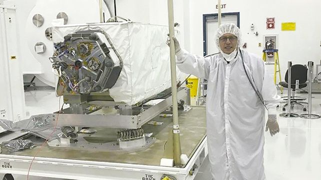 Romero en la Nasa protegido de pies a cabeza