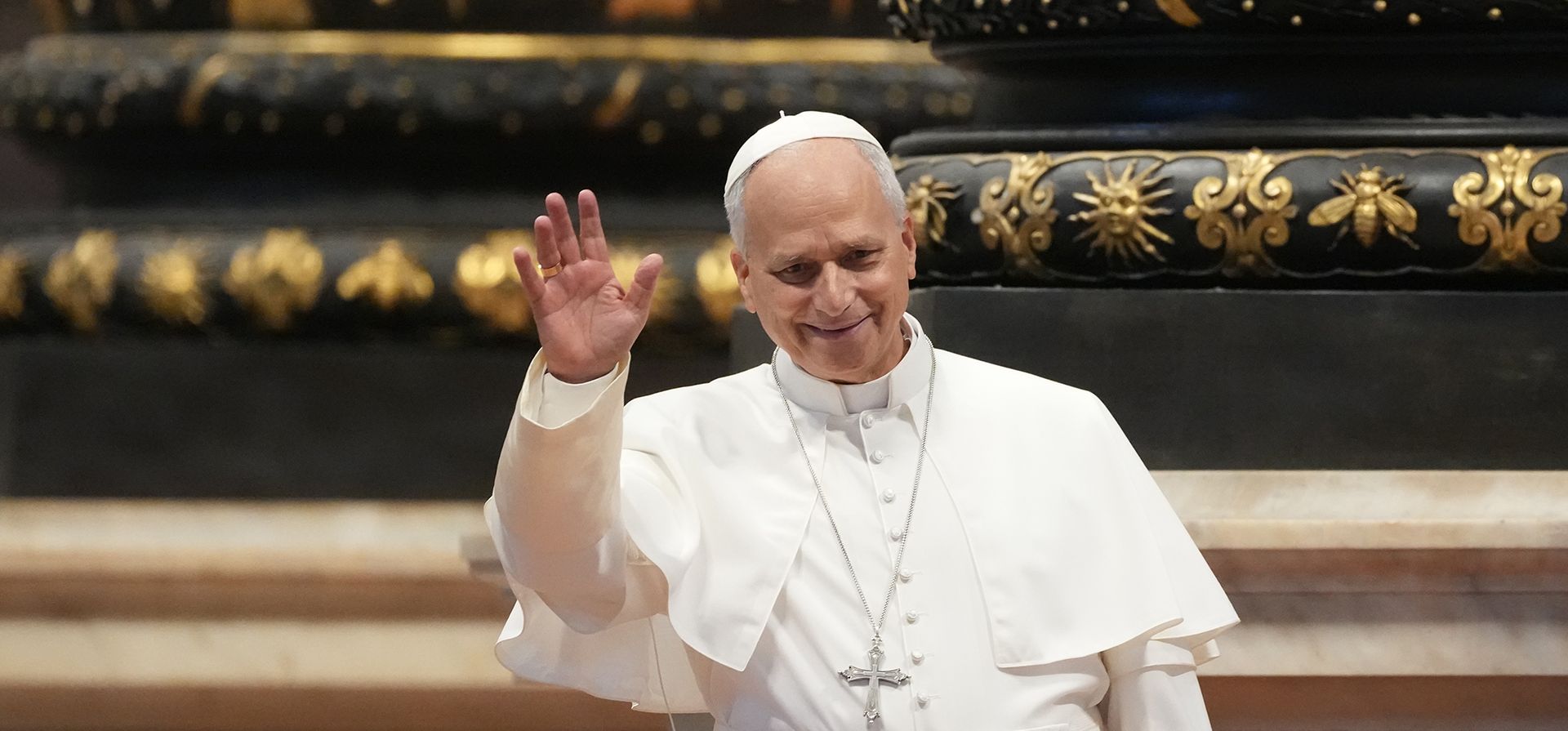 El papa León XIV saluda a los fieles con motivo de la audiencia general semanal en la Basílica de San Pedro, en el Vaticano, el miércoles 5 de agosto de 2026. (Foto AP/Gregorio Borgia) El papa León XIV saluda a los fieles con motivo de la audiencia general semanal en la Basílica de San Pedro, en el Vaticano, el miércoles 5 de agosto de 2026. (Foto AP/Gregorio Borgia)