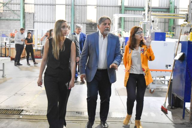 Batakis visitó Briket junto a su titular