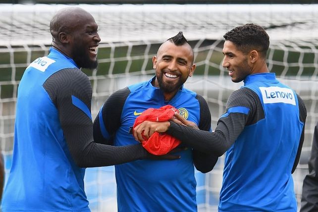 Arturo Vidal ya entrena con Inter luego de abandonar Barcelona.&nbsp;