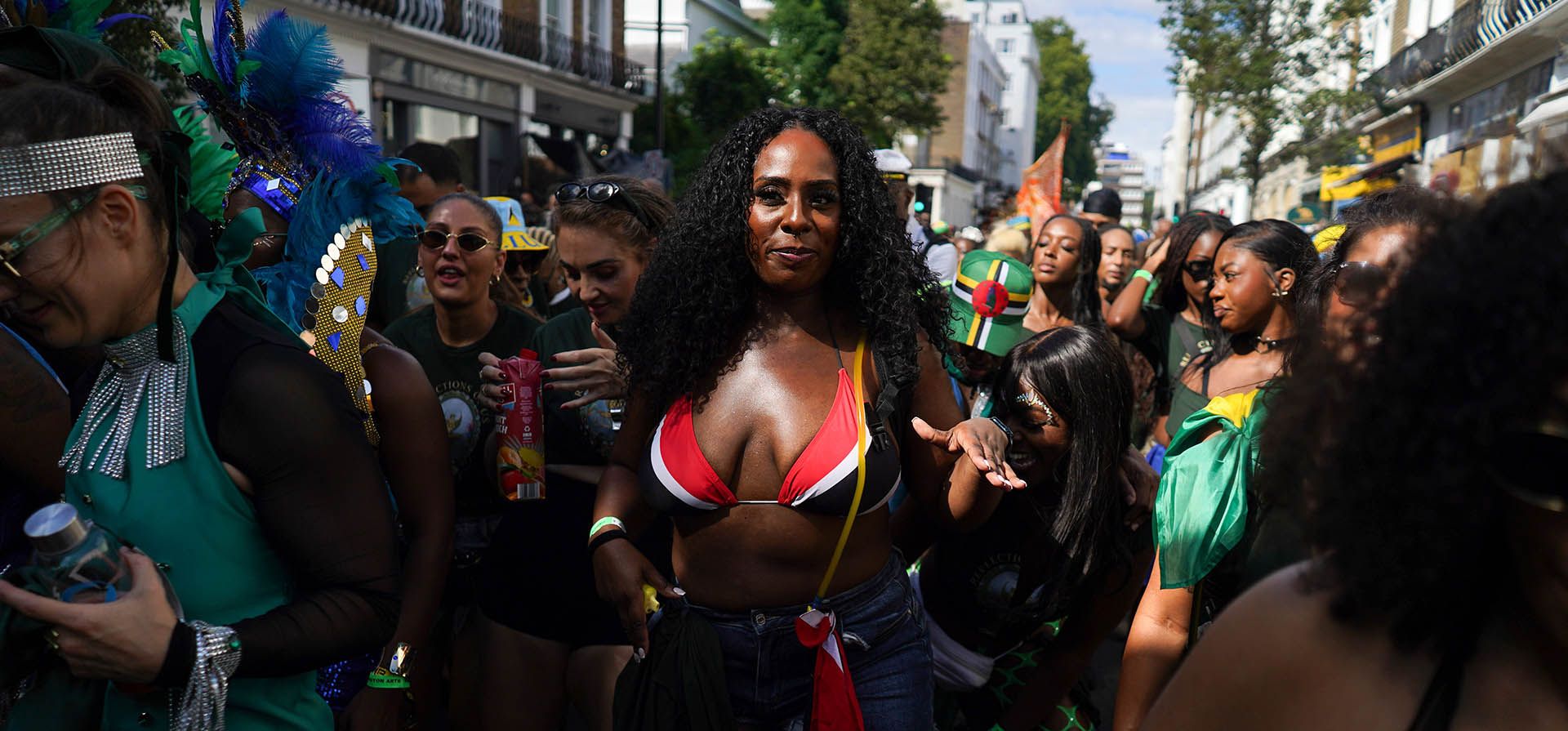 Asistentes celebran el Carnaval de Notting Hill en Londres, el lunes 31 de agosto de 2026. (Foto AP/Alberto Pezzali)