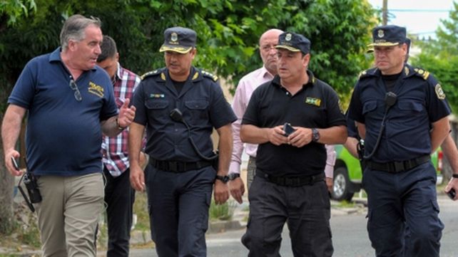 Final. La policía se retira de la vivienda escenario de la masacre.