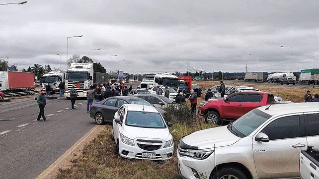 En la tarde de este jueves sobre el kilómetro 247 de la Autovía 14 a la altura de Concordia comenzaron los bloqueos parciales.