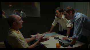 Grandinetti interpreta al gran sospechoso. Enfrente, los abogados que encarnan Nicolás Francella y Matías Mayer.&nbsp;