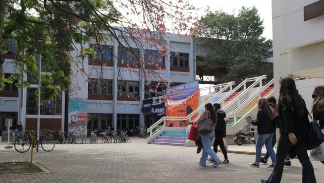 Estudiantes elegían por primera vez con boleta única.