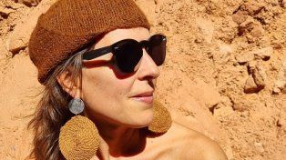 Laura Rodríguez, la joyera rosarina que lleva sus piezas a múltiples destinos.