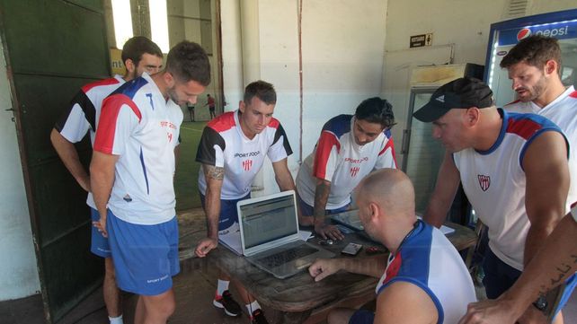 Los jugadores de Atlético Paraná realizaron evaluaciones de fuerza