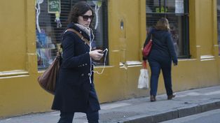 Salir con abrigo. Este viernes 14 de abril llega con condiciones variables y la máxima no superará los 19 o 20 grados.&nbsp;