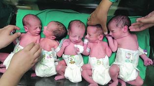 Una mamá cuenta la aventura que es criar quintillizos a los que concibió de manera natural