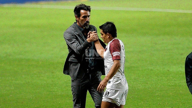 Eduardo Domínguez deberá definir si lo arriesga o no al Pulga que padece una molestia en el isquiotibial de su pierna derecha.