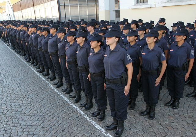 Abonan a las fuerzas de seguridad lo correspondiente a uniformes