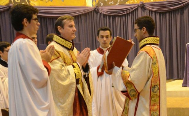 Urrutigoity cuando aún ejercía. El Papa lo desplazó. Hoy vive en Mendoza y estudia en Buenos Aires.