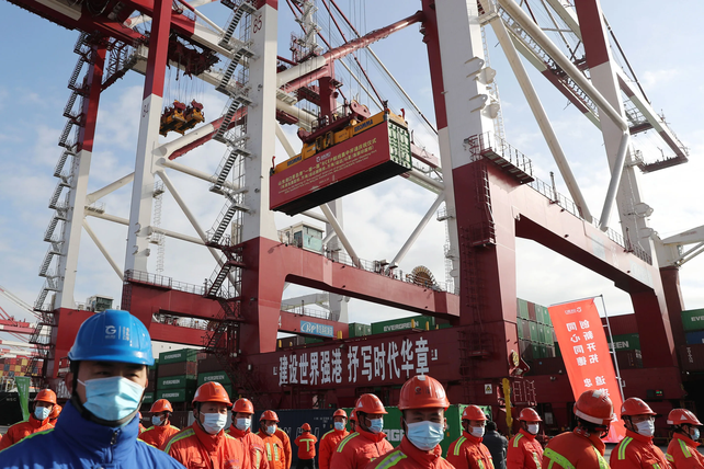 China busca expandir su red de comercio y logística mundial pero con una impronta propia, en la que ella sea la dueña de hecho de las infraestructuras. 