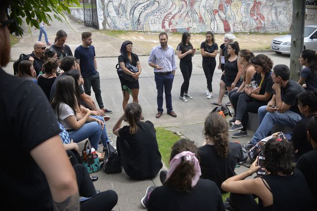 Asamblea en la puerta del rectorado.&nbsp;