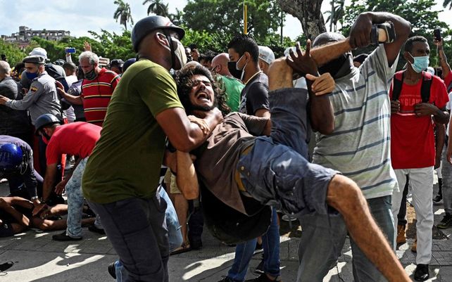 Duras protestas contra el gobierno de Cuba