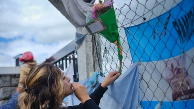 Pavoroso. Los familiares de los 44 tripulantes del submarino exigen que el gobierno ordene extraerlo.