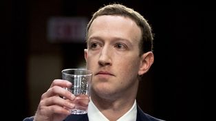Zuckerberg se disculpó ante el Congreso por usar datos personales