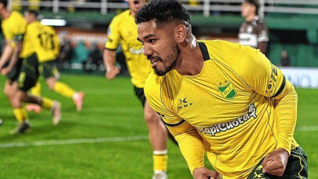 Héctor David Martínez rompió el cero a los 30 minutos de la segunda etapa para Defensa.