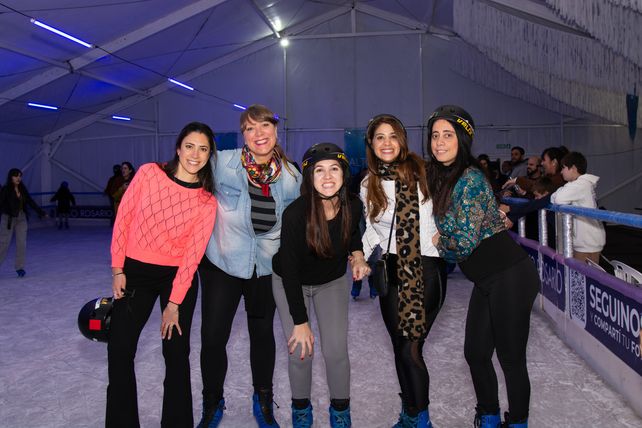 Melisa Serafín, Luciana Ávila, Noelia Chamorro, Yanina Acosta y Paula Cofone