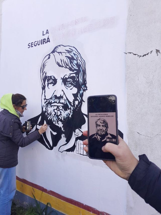 Con un mural en honor a Osvaldo Bayer, la Biblioteca Popular de Sastre celebra su 106 aniversario