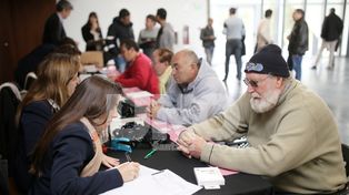 Taxistas y remiseros recibieron posnets para el cobro del servicio con tarjetas