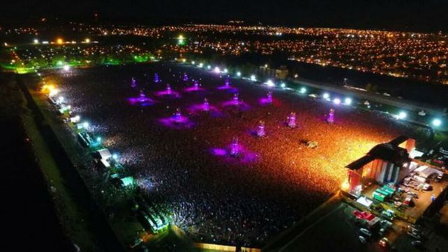 Una multitud enardecida desbordó la capacidad del predio donde actuó el Indio Solari en Olavarría.&nbsp;