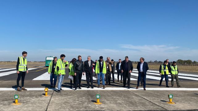 Autoridades del aeropuerto rosarino y del Ministerio de Transporte de la Nación recorrieron la pista de la terminal local.&nbsp;