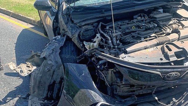 Así quedó el auto de Ricardo Bochini.