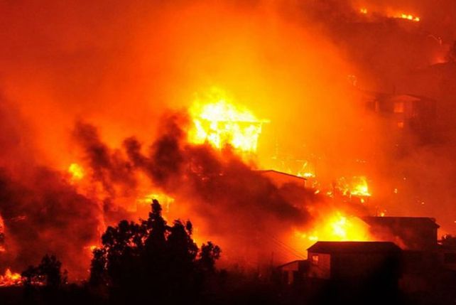 Chile: elevan a 16 los muertos tras voraz incendio en Valparaíso