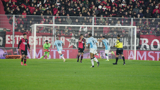 La pelota ya está adentro del arco, con Lucas Hoyos impotente. Fue el gol que le costó a Newells una nueva derrota.