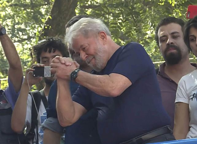 Lula lanzó desde la cárcel su candidatura a presidente
