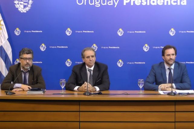 Las autoridades de Tursimo de Uruguay durante la presentación del protocolo.