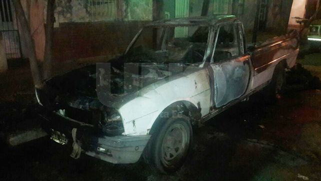 Incendiaron una camioneta durante la madrugada