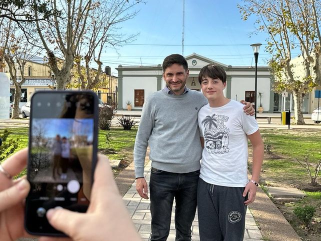 Maximiliano Pullaro sigue en campaña con recorridas por ciudades de Gran Rosario.