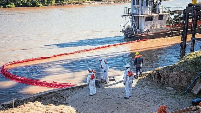 Simulacro de contaminación en aguas del río Paraná