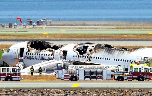 Los restos. Cómo quedó el fuselaje una vez que fueron dominadas las llamas por la actuación de los bomberos.