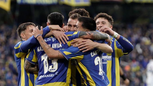 El festejo de uno de los cinco goles de Central ante Independiente Rivadavia