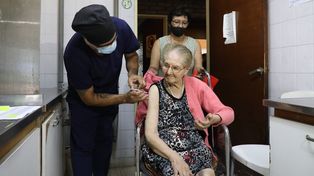 Operativo Covid en geriátricos: la semana próxima vacunarán en Rosario