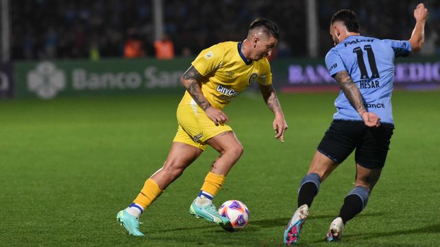 Damián Martínez, en el Central-Belgrano de la última fecha del torneo anterior, cuando sufrió la lesión en la rodilla derecha.